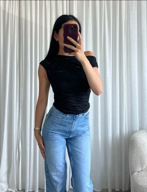 Romantic Lace Off-Shoulder Top - Zwart