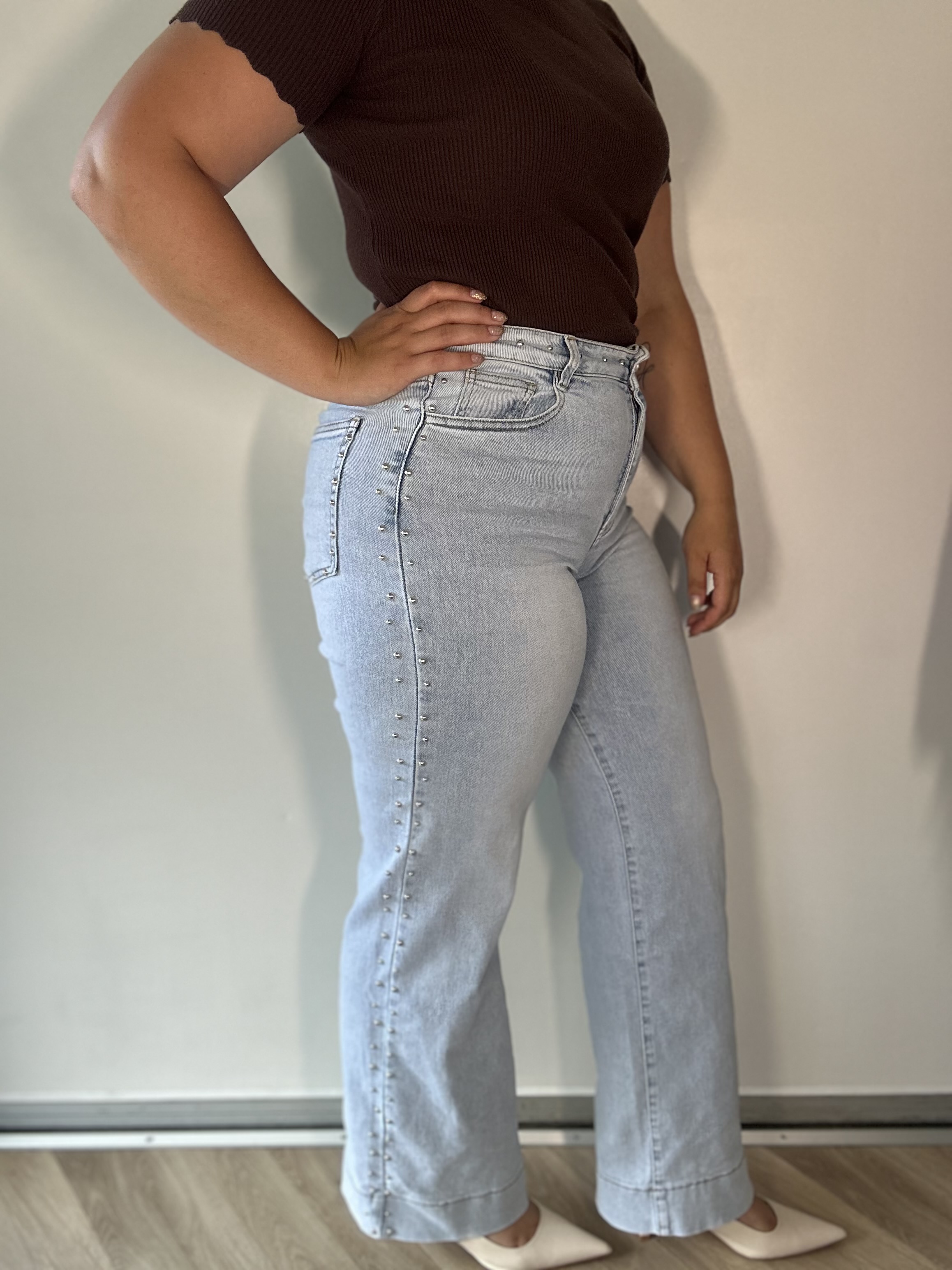 Wide leg jeans met studs