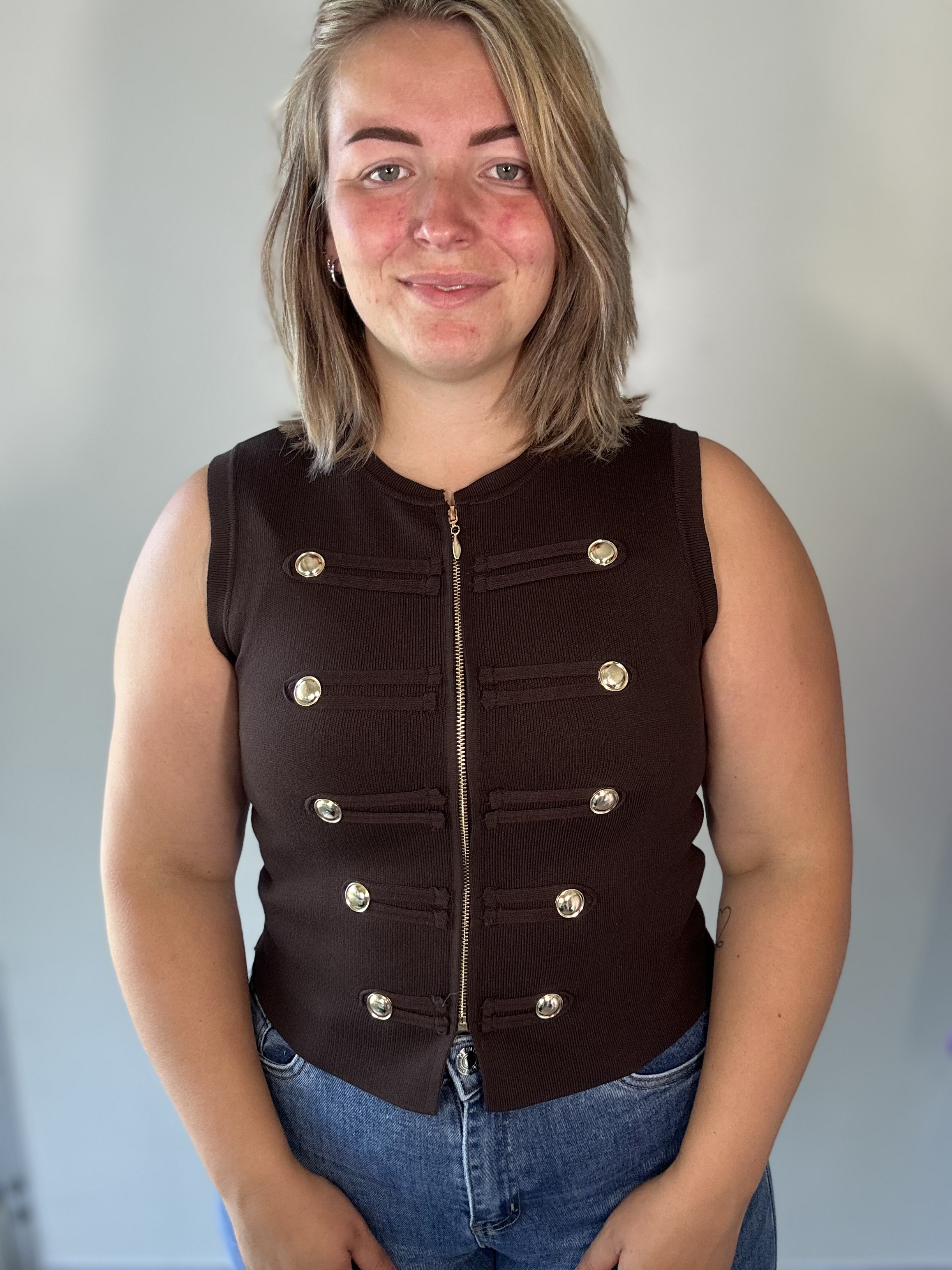 Bruin gilet met gouden knopen & rits