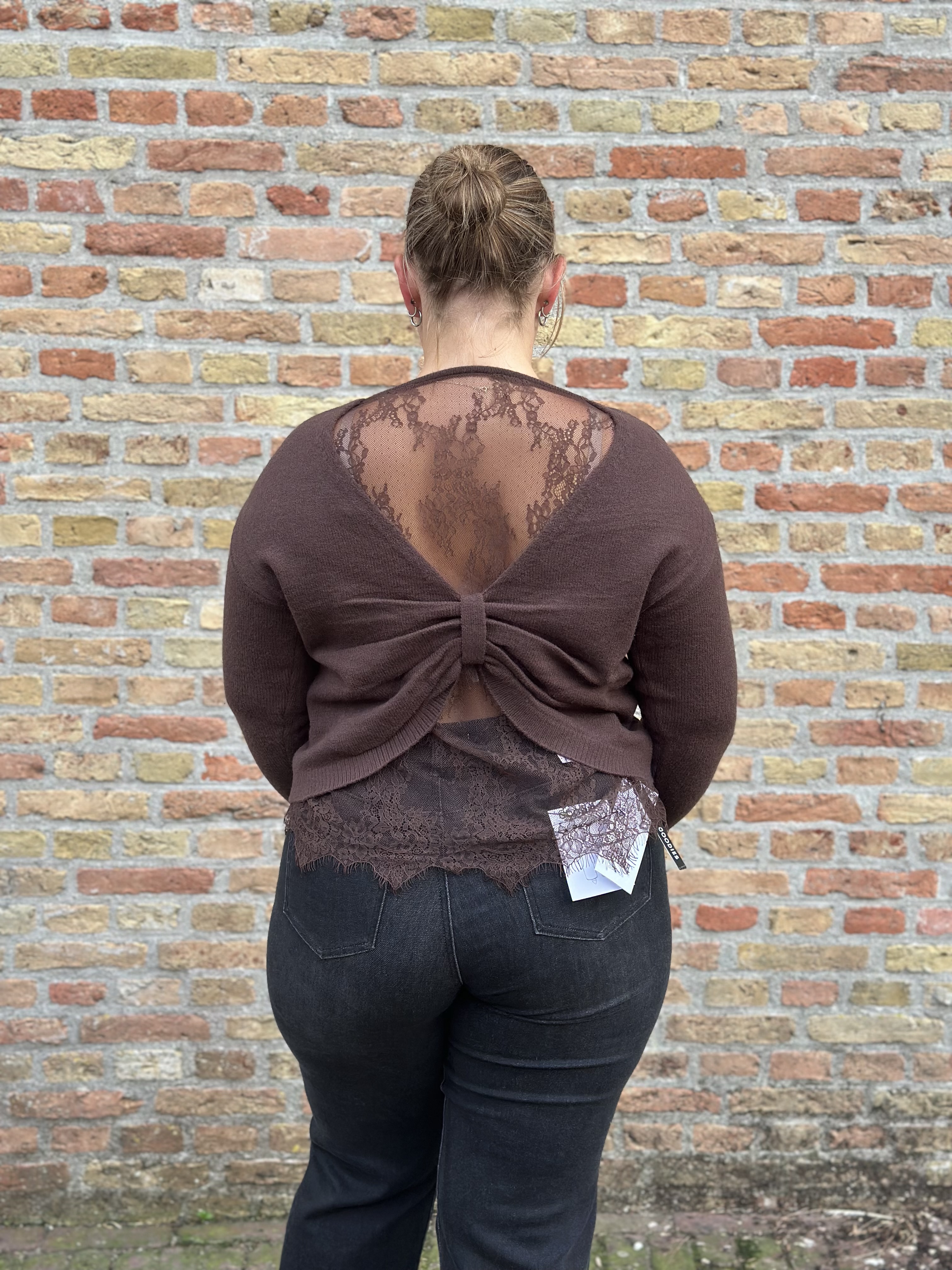 Top Noa – Chocoladebruin met kanten rug